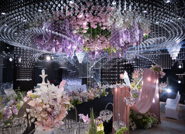 婚礼篇丨粉紫交织，是春日云霞偷吻了梦幻花海