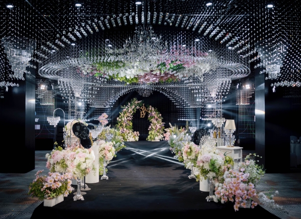 婚礼篇丨水晶缀梦，繁花铺锦，缔结婚礼绮境