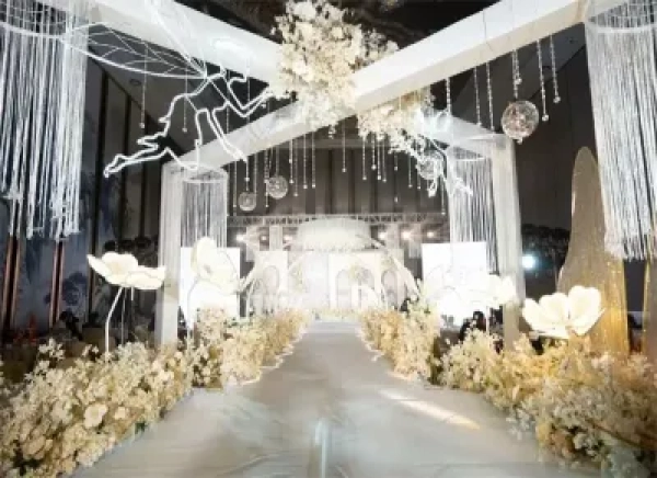 温暖香槟色婚礼，和你邂逅不一样的浪漫